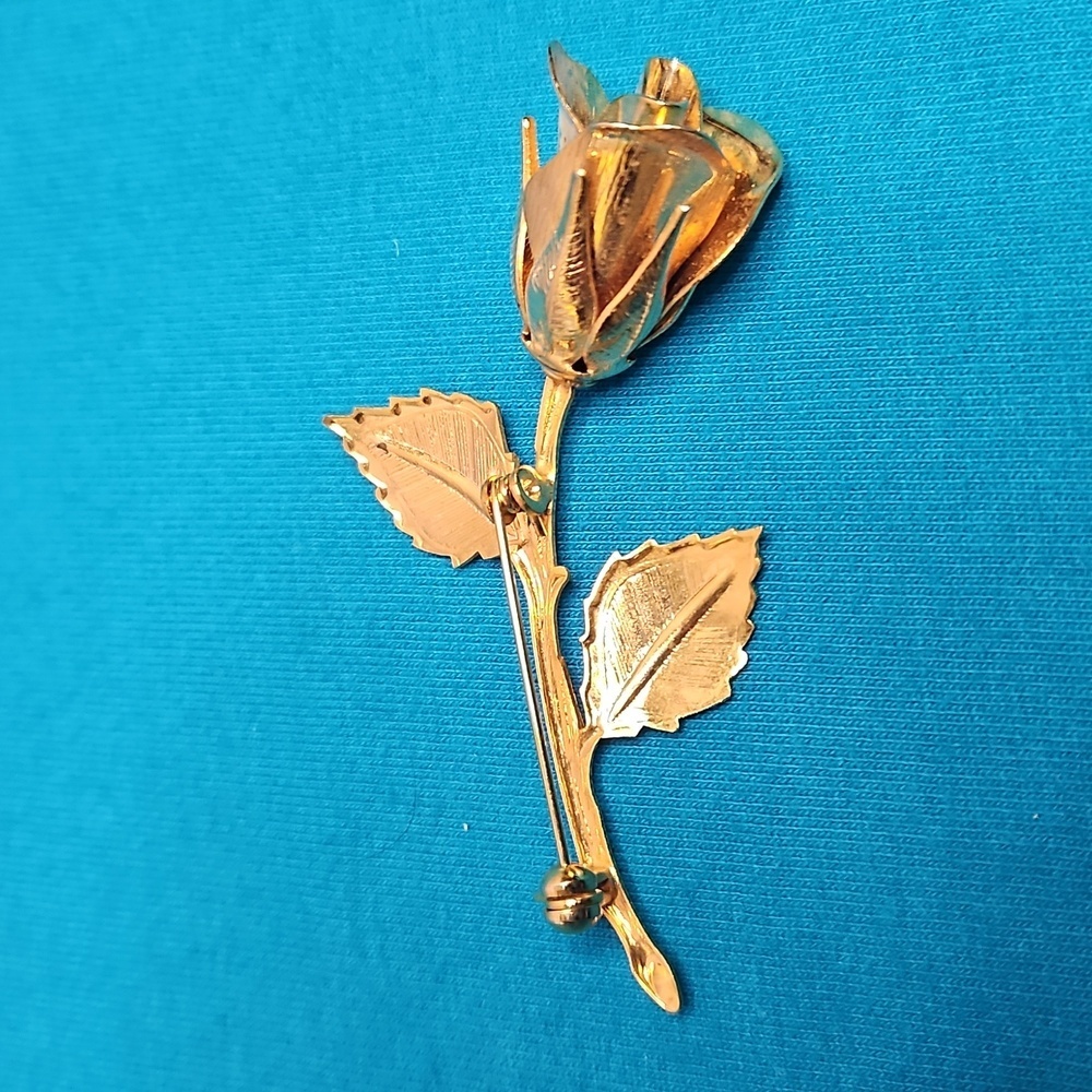 Elegant Gold Rose Brooch - Picture 2 of 5